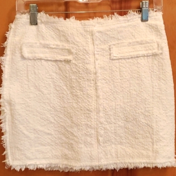 Zara Dresses & Skirts - SZARA BASIC XS TEXTURED TWEED OFF WHITE MINI SKIRT